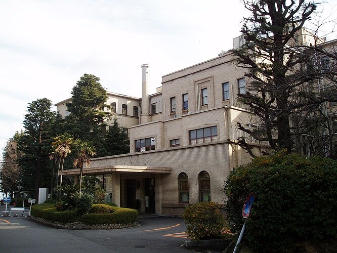 Konan-Hospital-Entrance-2013123001