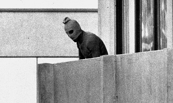 PALESTINIAN-GUERILLA.-012